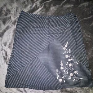 Woman’s Plus 16 Black Skirt with Gold Embroidery
